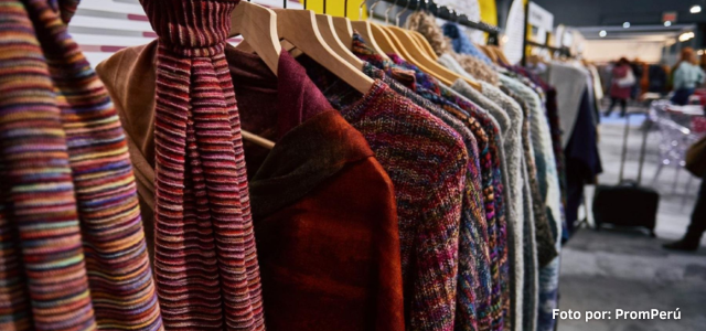 Confecciones peruanas de alpaca y algodón feria Magic EE UU 2023